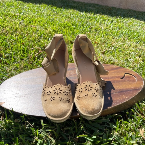 Veronica Beard Soleil Lace-Up Suede Espadrille
Sandals, size 6.5 women - Picture 9 of 14